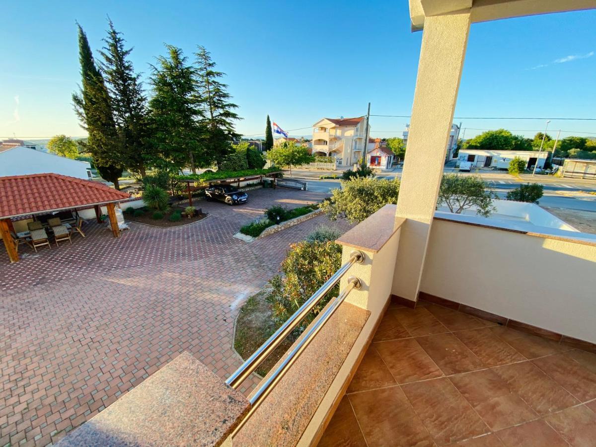 Apartmani Svemir Drage Exteriör bild